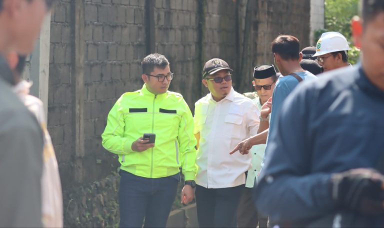 Tinjau Pembangunan Gorong-Gorong di Cileungsi, Ketua DPRD Kabupaten Bogor Soroti Penyempitan DAS 