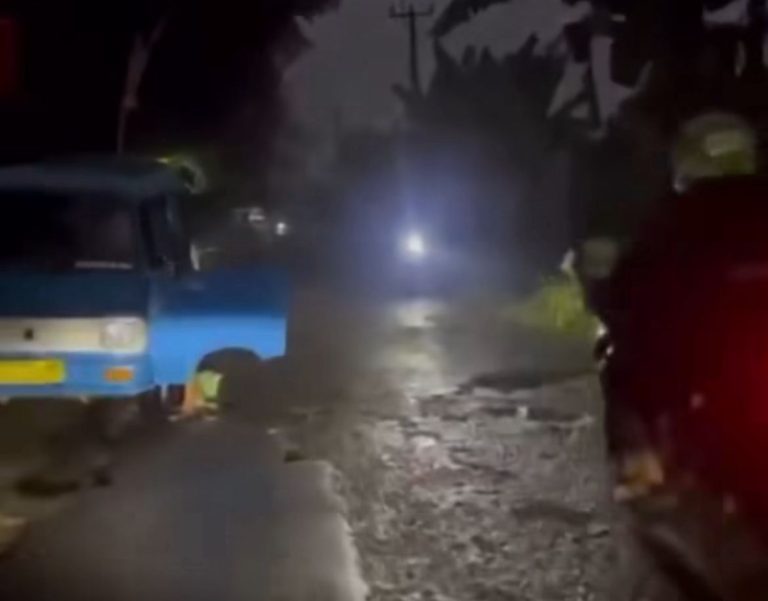Jalan Rusak di Cimaboran Dramaga Bikin Warga Resah! Air Menggenang hingga Mata Kaki