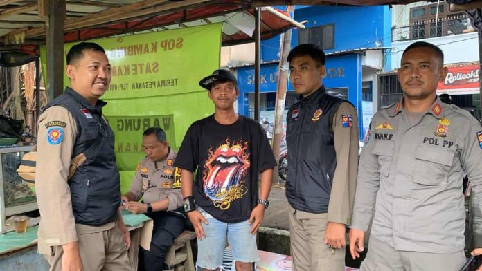 Pengamen ngamuk