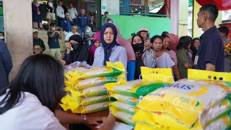 Perumda Pasar Tohaga Perkuat Pengawasan Beras di Pasar Cibinong, Pastikan Tak Ada Oplosan