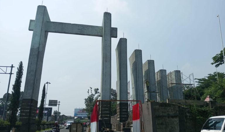 Bakal Dipercantik, Pemkab Bogor Revitalisasi Ikon Lawang Kori di Simpang Tegar Beriman Cibinong