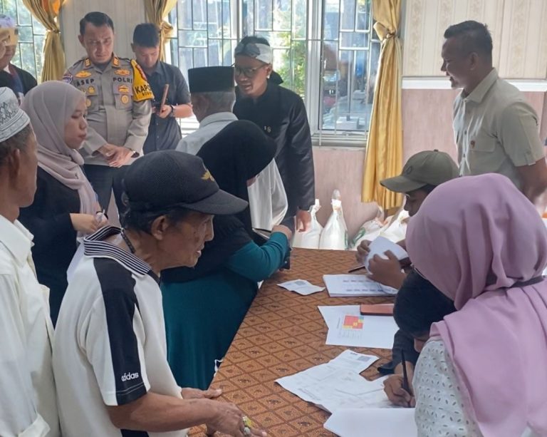 Wakil Wali Kota Bogor Tinjau Penyaluran Bantuan Beras di Katulampa