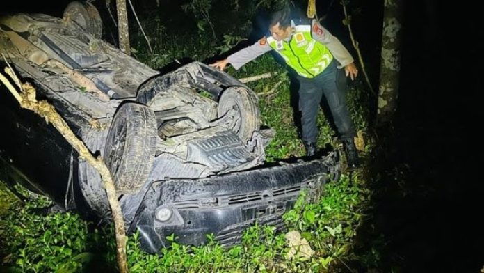 mobil jurang
