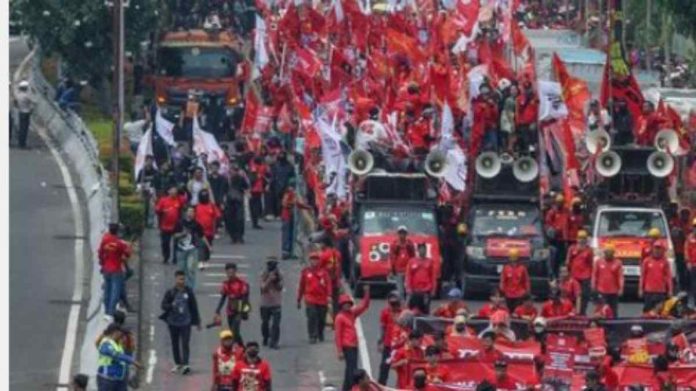 Demo Buruh 28 Agustus, 10 Ribu Pekerja Bergerak ke DPR RI Bawa 6 Tuntutan. Awas Macet!