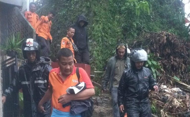 Dua Lansia Sempat Hilang Terseret Banjir di Megamendung Bogor, Satu Tewas Satu Luka-Luka