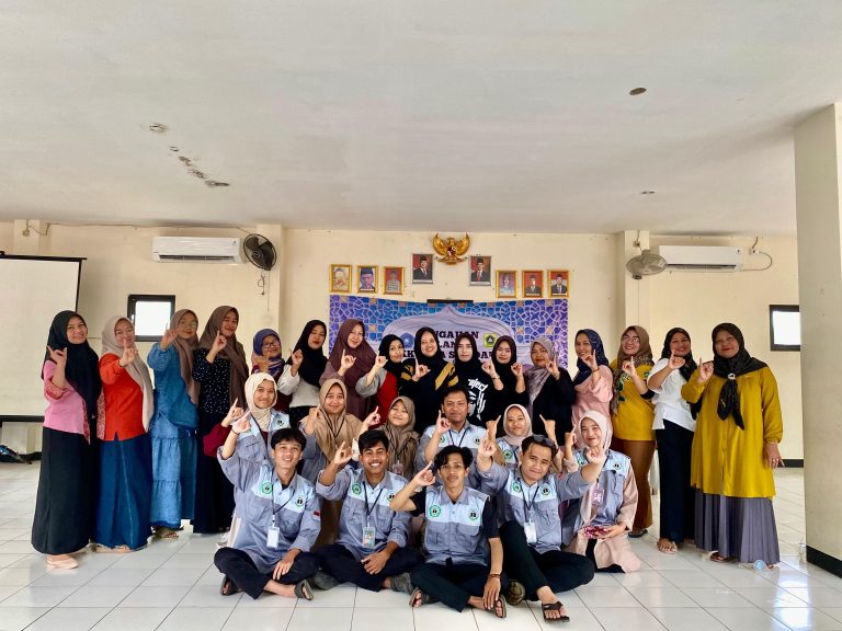 Mahasiswa KKM IUQI Kelompok 18 Melaksanakan Pelatihan Pemasaran untuk UMKM di Desa Situdaun