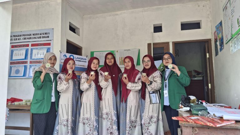 Mahasiswa IUQI Hadirkan Inovasi PMT Puding Daun Kelor di Posyandu Wijaya Kusuma Cibungbulang