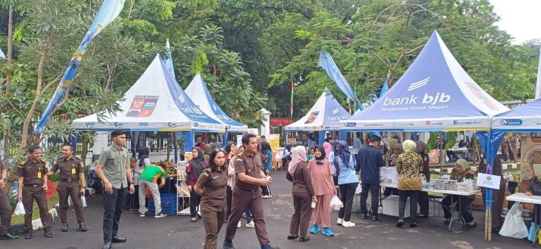 Peringati HUT RI ke 80, Kejaksaan Kota Bogor Gelar Bazzar Murah
