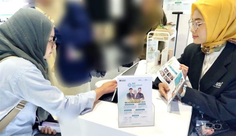 16 Pelajar Antusias Daftar BSI Scholarship 2025