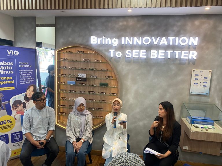 Remaja 13 Tahun Atasi Minus Tinggi dengan Terapi Ortho-K di VIO Optical Clinic