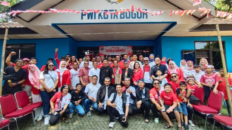 PWI Kota Bogor Gelar Lomba Agustusan, Wartawan hingga Pejabat Ikut Seru-Seruan