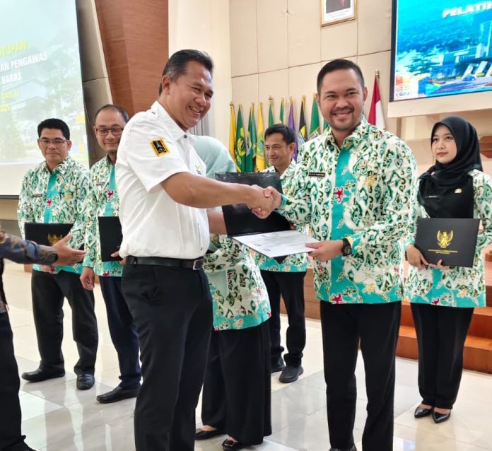 Lurah Pasirjaya Raih Predikat Lulusan Terbaik Diklat Kepemimpinan Jabar 2025