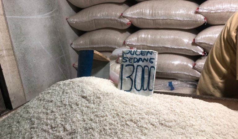 Harga Beras di Pasar Cibinong Alami Kenaikan Hingga Rp.13 Ribu, Pedagang Menjerit