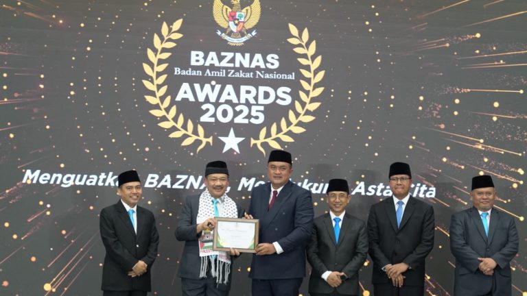 Bupati Bogor Terima Penghargaan Kepala Daerah Pendukung Baznas pada Baznas Awards 2025 Tingkat Nasional