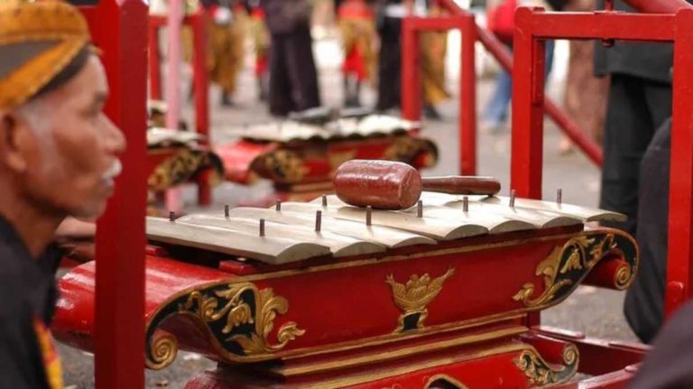 Nyawiji Greget Sengguh Ora Mingkuh Artinya dan Hubungannya dengan Karakter Mulia Manusia Jawa