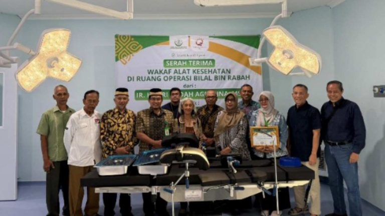 Serah Terima Wakaf Alat Kesehatan untuk RS Islam Bogor dari Ibu Ir. Hj. Sri Endah Agustina, MS