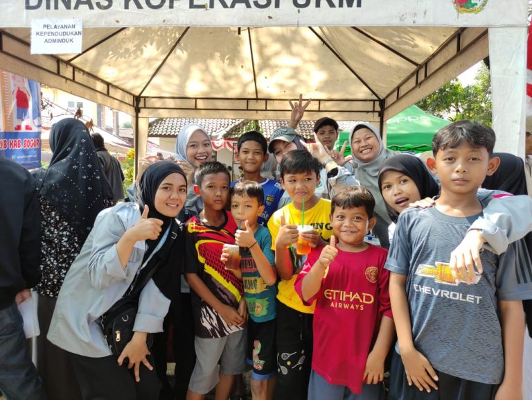KKM Kelompok 23 IUQI Meriahkan Peresmian Kantor Kecamatan Leuwisadeng