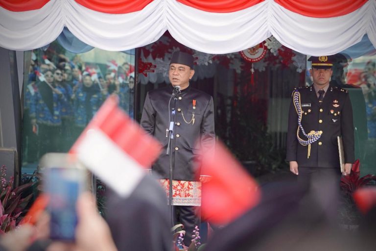 Menkop Budi Arie Jadi Pembina Upacara HUT Ke-80 Kemerdekaan RI di Lapangan Kementerian Koperasi