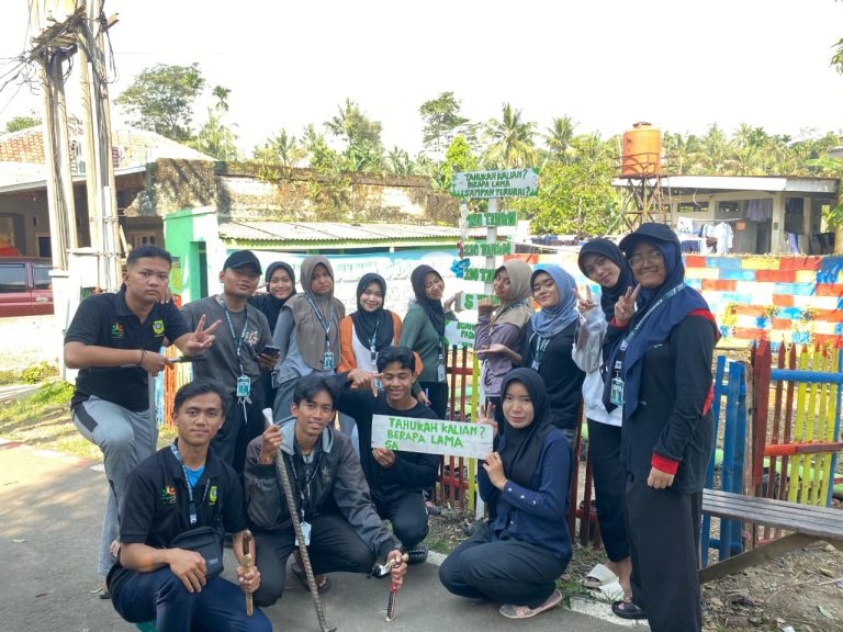 KKM Kelompok 20 IUQI Bogor Gelar Aksi Clean Up, Wujudkan Kampung Tapos Babakan yang Bersih dan Ramah