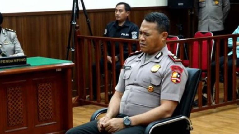72 Ribu Orang Teken Petisi Tolak Pemecatan Kompol Kosmas Kaju Gae