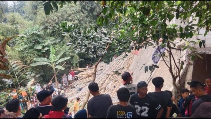 Majelis Taklim di Ciomas Bogor Ambruk Timpa Puluhan Jamaah, 2 Tewas 34 Luka Luka