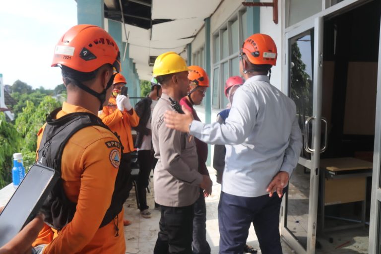 Pasca Ambruk Atap Bangunan SMKN 1 Cileungsi, Bupati Bogor Pastikan Para Siswa Dapat Penanganan Optimal