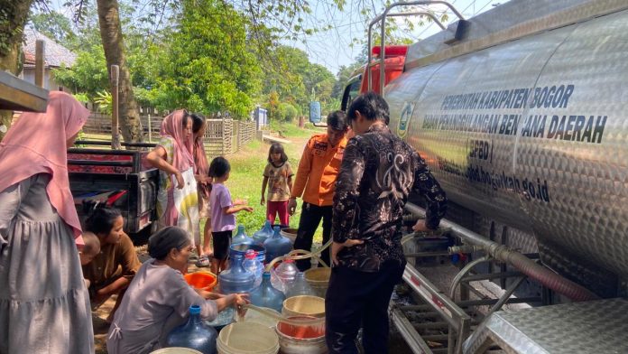 Ratusan Warga di Tenjo Bogor Alami Kekeringan, BPBD Salurkan 5 Ribu Liter Air Bersih
