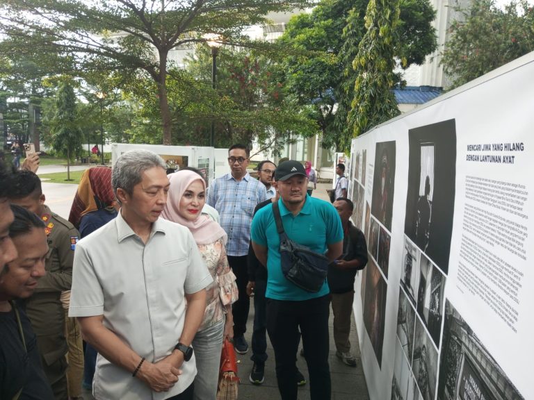 Lihat Hasil Karya Terbaik Sejumlah Wartawan Foto, Walikota Bogor Apresiasi Pemeran Foto 1 Dekade PFI di Bogor
