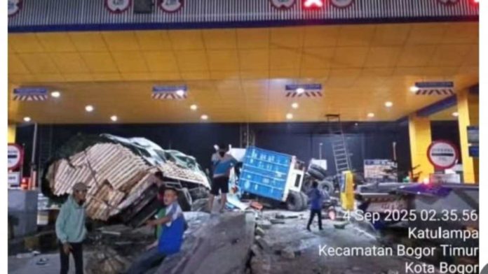 Kecelakaan Tol Jagorawi di Gerbang Tol Ciawi, Truk Kontainer Tabrak Beton dan Gardu