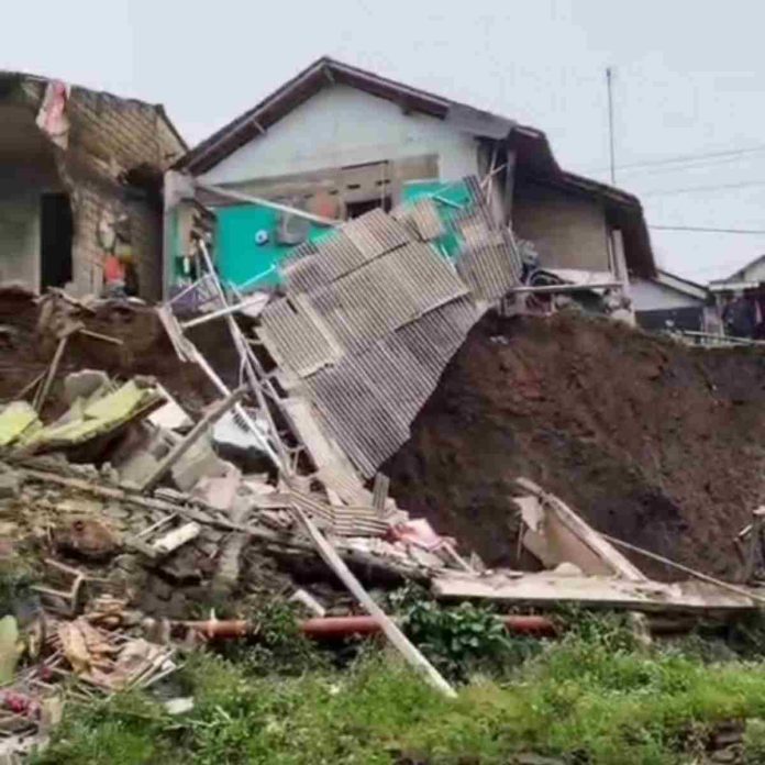Longsor Terjang Margajaya Kota Bogor, 3 Rumah Warga di Kampung Sawah Rusak Parah