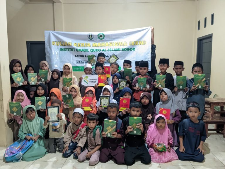 KKM 01 IUQI Bogor Gelar Gerakan Wakaf Al-Qur’an, Juz ‘Amma, dan Iqro di Tiga Lembaga Pendidikan