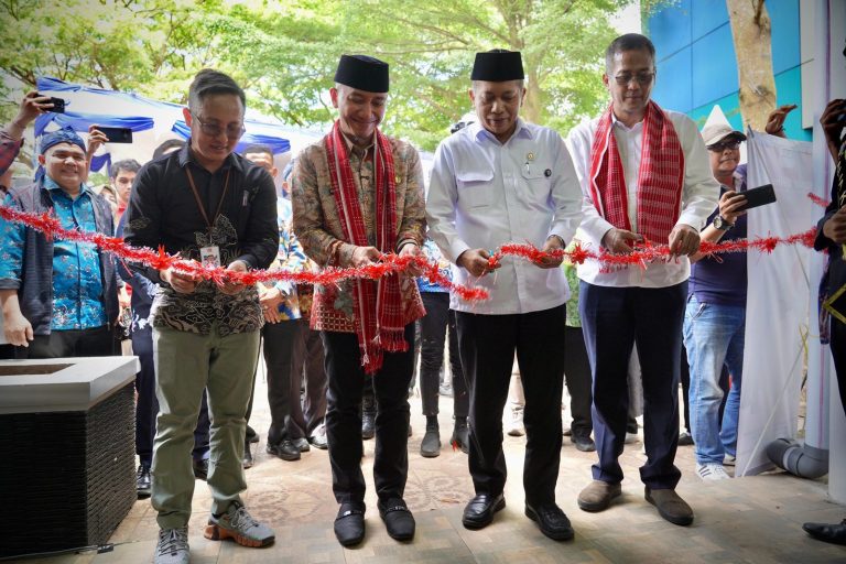 Menkop Resmikan Operasionalisasi Kopdes Merah Putih Girimukti, Layak Jadi Percontohan Nasional