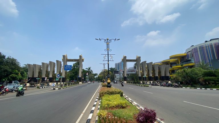 Revitalisasi Ikon lawang Kori di Cibinong Rampung, Ornamen Kerajaan hingga Mahkota Siliwangi Telah Terpasang