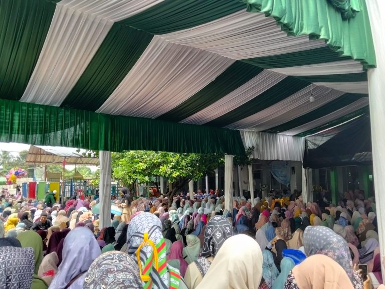 Sedekah Al Quran Warnai Maulid Nabi di Majlis Ta’lim Al Marhamah Bersama Ustadz Solmed