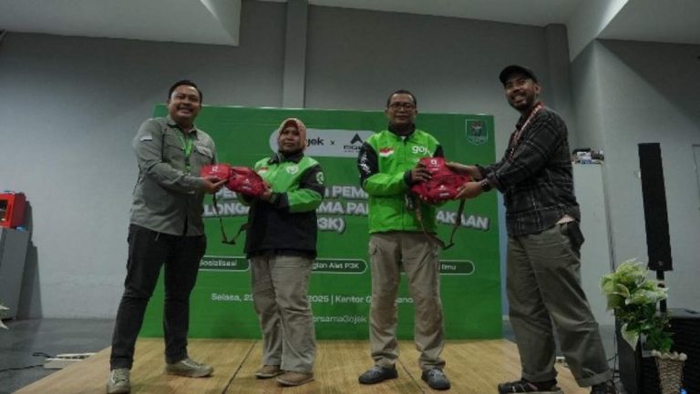 Gojek dan EIGER Kolaborasi di Bandung, Pelatihan Keselamatan dan Tas P3K EIGER untuk Mitra Driver