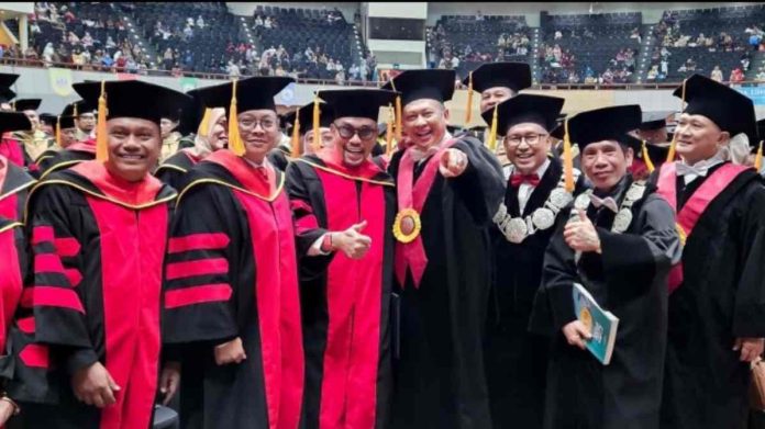 Ahmad Sahroni Raih Gelar Doktor Ilmu Hukum dari Universitas Borobudur