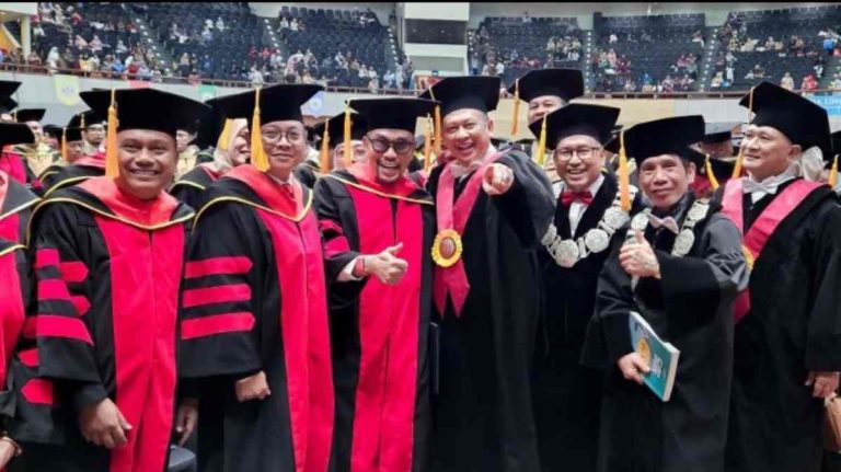 Ahmad Sahroni Raih Gelar Doktor Ilmu Hukum dari Universitas Borobudur