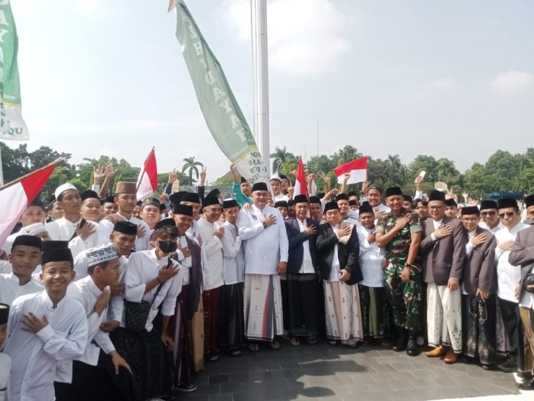 Ribuan Santri Meriahkan Peringatan Hari Santri Nasional 2025 di Lapangan Tegar Beriman