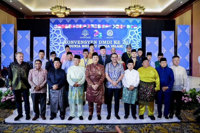 Hadiri Konvensyen DMDI, Menteri UMKM Dorong Kebangkitan Ekonomi Melayu Islam