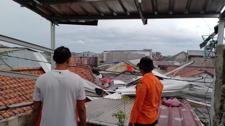 43 Rumah Warga di Bojonggede Porak Poranda Diterjang Angin Puting Beliung