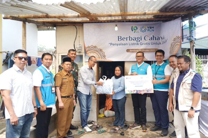Nyalakan Harapan, PLN UID Jawa Barat Sambungkan Listrik Gratis untuk 844 Keluarga Kurang Mampu di Momen HLN ke-80