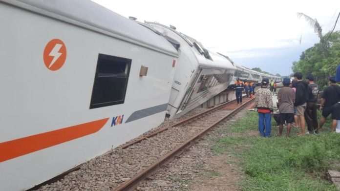 Kereta Api Purwojaya