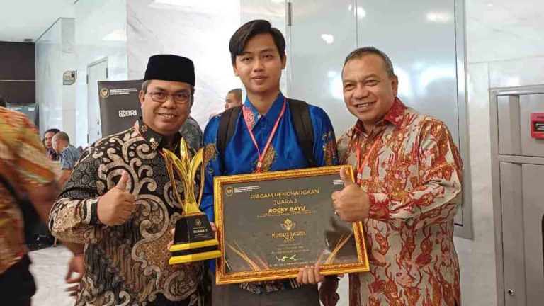Mahasiswa IUQI Bogor Rocky Bayu Kamajaya Raih Penghargaan Mandaya Awards 2025 Kategori Lifetime Contribution