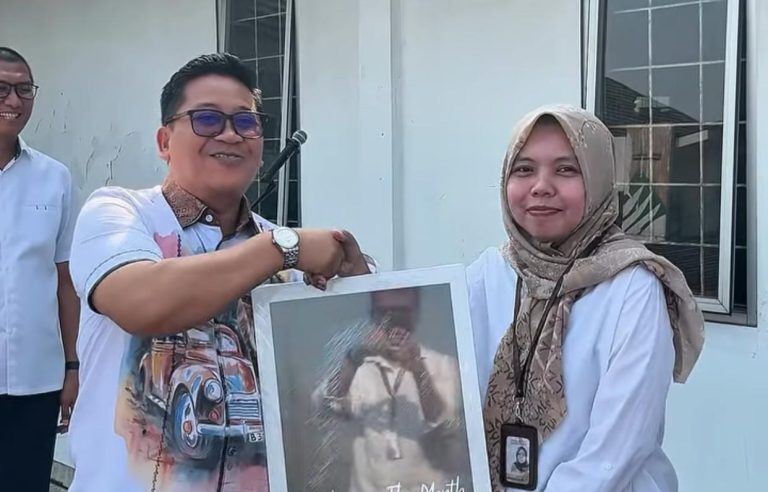 Perumda Pasar Tohaga Kembali Beri Penghargaan “Employe Of The Month” Kepada Dua Karyawan Teladan