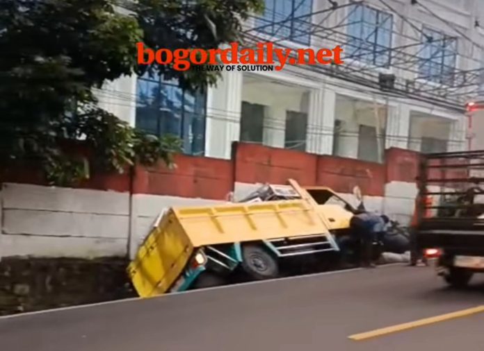 Truk Terperosok
