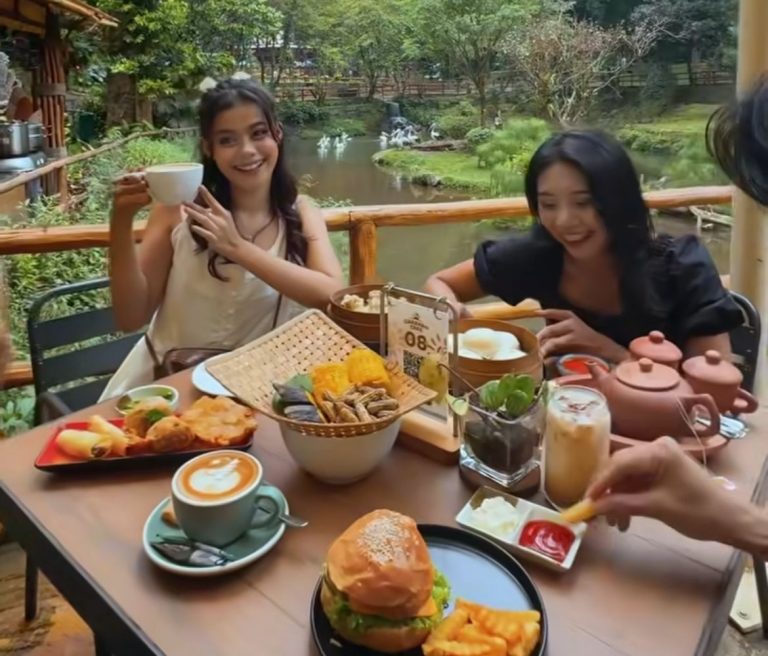 Café Caravan Taman Safari Bogor