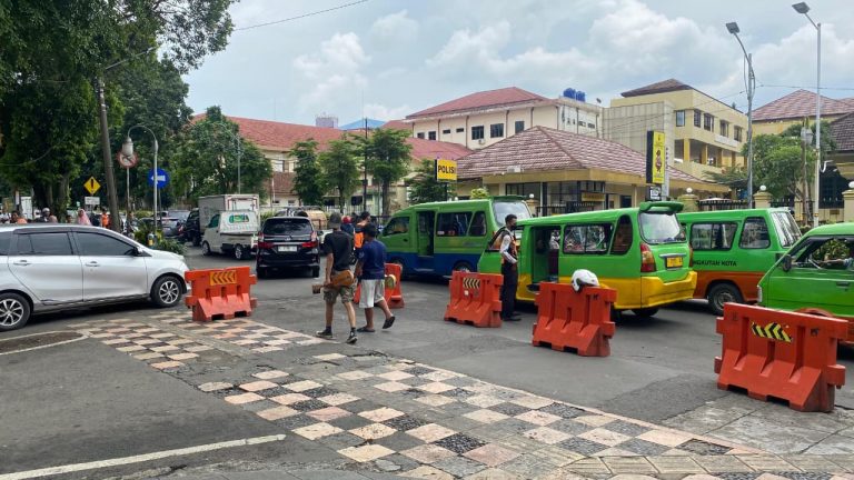 Ratusan Santri Padati Alun-alun Bogor, Dishub Terapkan Satu Arah di Jalan Dewi Sartika