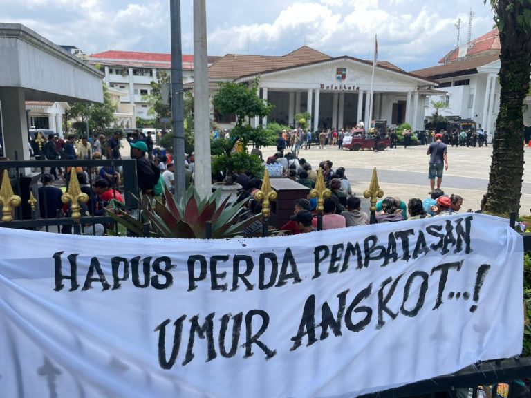 Pemkot Bogor Siap Keluarkan Kendaraan yang Disita, Penghapusan Angkot 1940 Ditunda