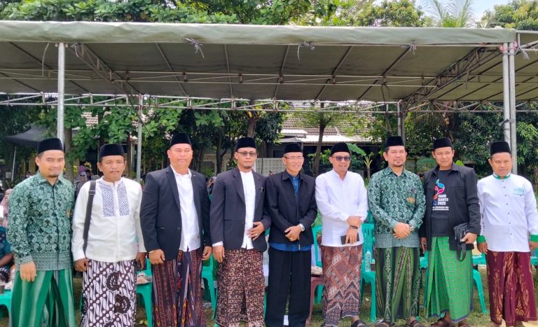 Ketua PCNU Kabupaten Bogor Hadiri Jalan Santai Sarungan Hari Santri Nasional di De Paris Residence