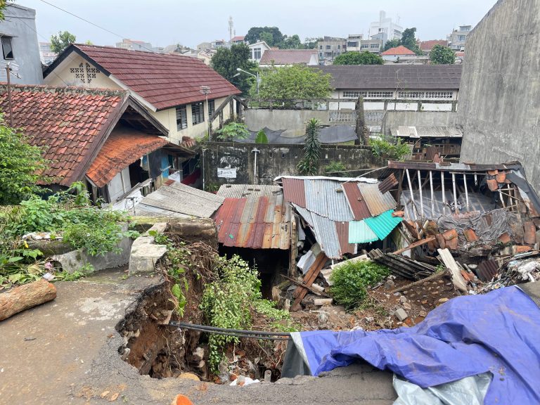 Bondongan Diterjang Longsor, 14 Rumah Rusak dan Puluhan Warga Dievakuasi